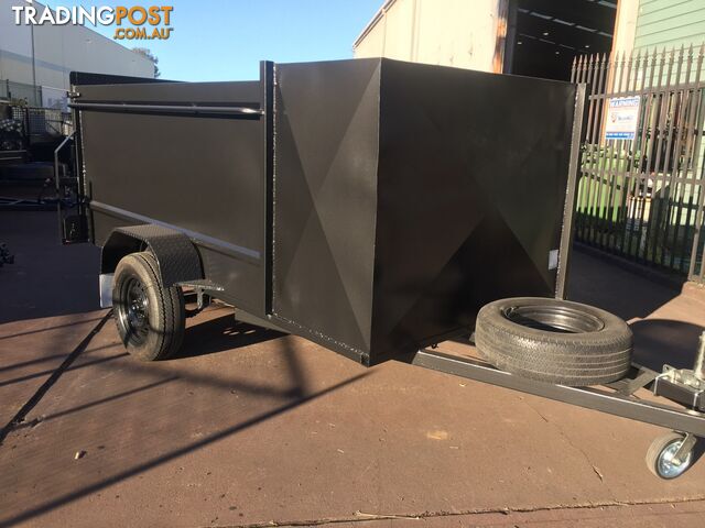 8Ã5 LAWN MOWER TRAILER 1400KG GVM WITH FRONT ENCLOSED BOX - photo 3 of 3
