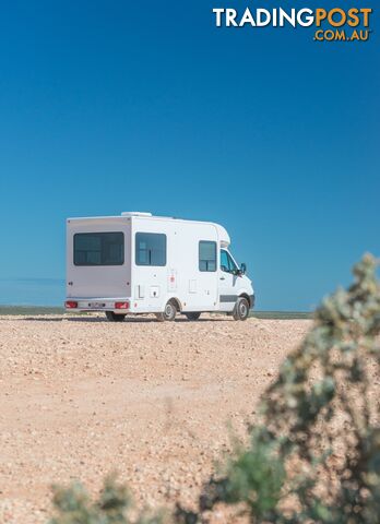 Discovery M660 - 4 Berth - photo 2 of 6