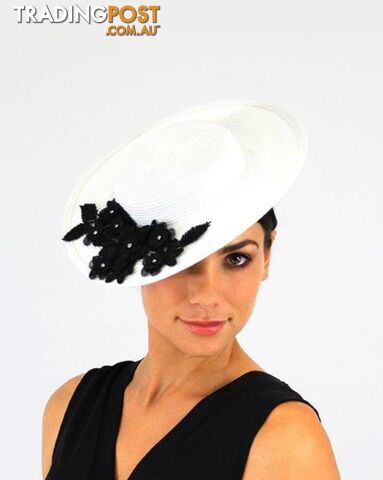 JENDI White Straw Medium Brim Fascinator