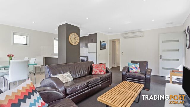 17 Beach Pde SANDY POINT VIC 3959