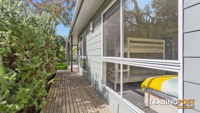 17 Beach Pde SANDY POINT VIC 3959