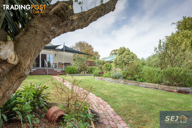 8 Dutton St TOORA VIC 3962