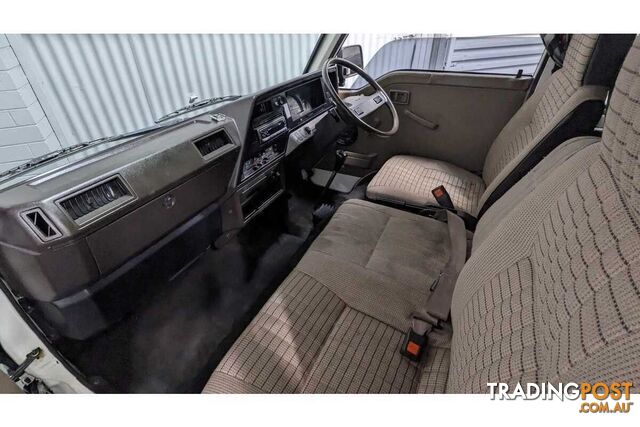 1988 NISSAN URVAN WINDOW  