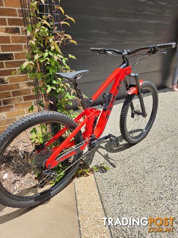 Trek 2023 Slash 7 (Red) Mountain Bike XL