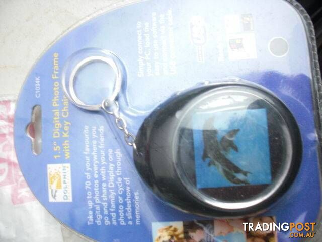 NEW 1.5 DIGITAL PHOTO PICTURE KEY FRAME RING CHAIN - photo 3 of 4