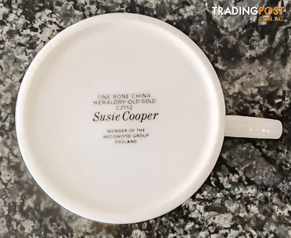 Susie Cooper by Wedgewood "Heraldry"  Old Gold Demi tasse Coffee Cups/Saucers x 4 - photo 3 of 3