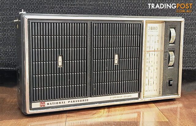 Vintage National Panasonic R-320 Transistor Radio