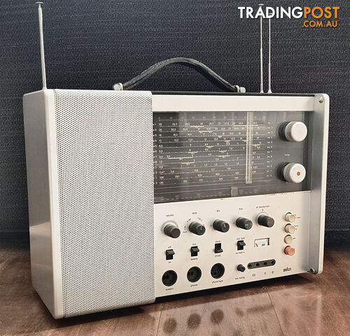 Vintage Braun T1000 multi band radio designed by Dieter Rams
