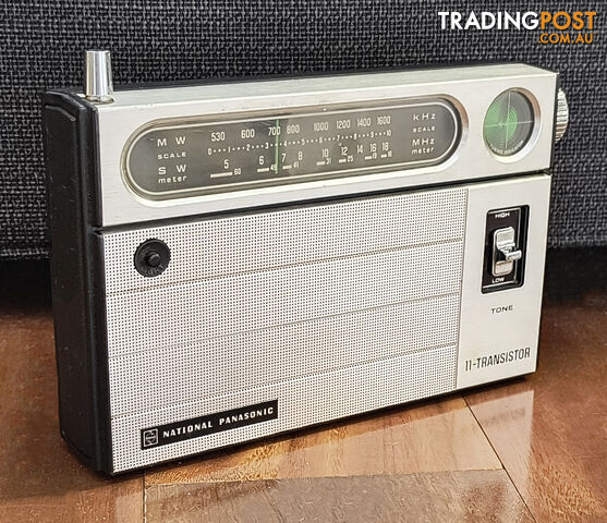 Vintage National Panasonic R-238R AM/SW Transistor Radio