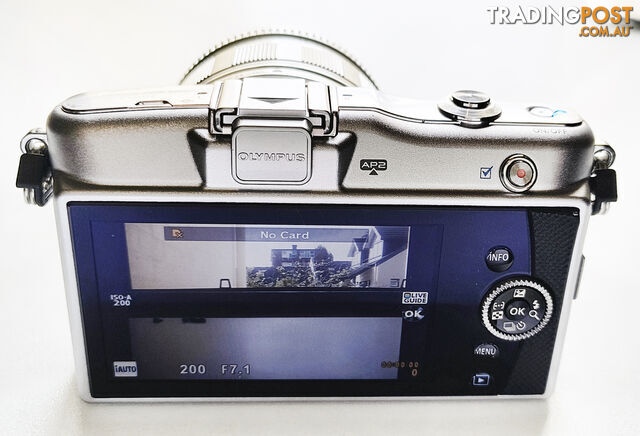 Olympus Pen Mini E-PM1 12.3 Megapixel Mirrorless Camera with 14-42mm/3.5 Lens - photo 4 of 4