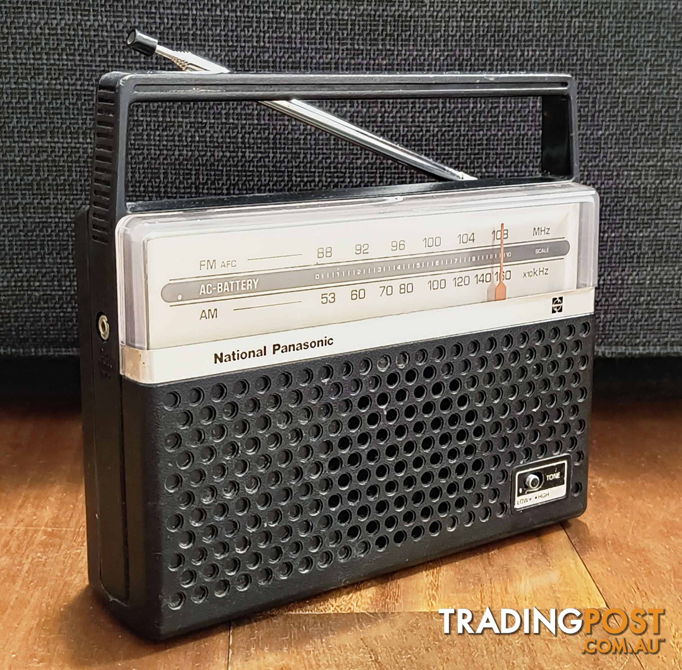Vintage National Panasonic RF-546 AM/FM Transistor Radio