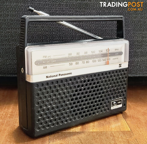 Vintage National Panasonic RF-546 AM/FM Transistor Radio