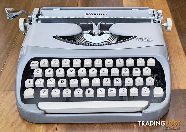 Vintage Royal Royalite Portable Typewriter - 1950s