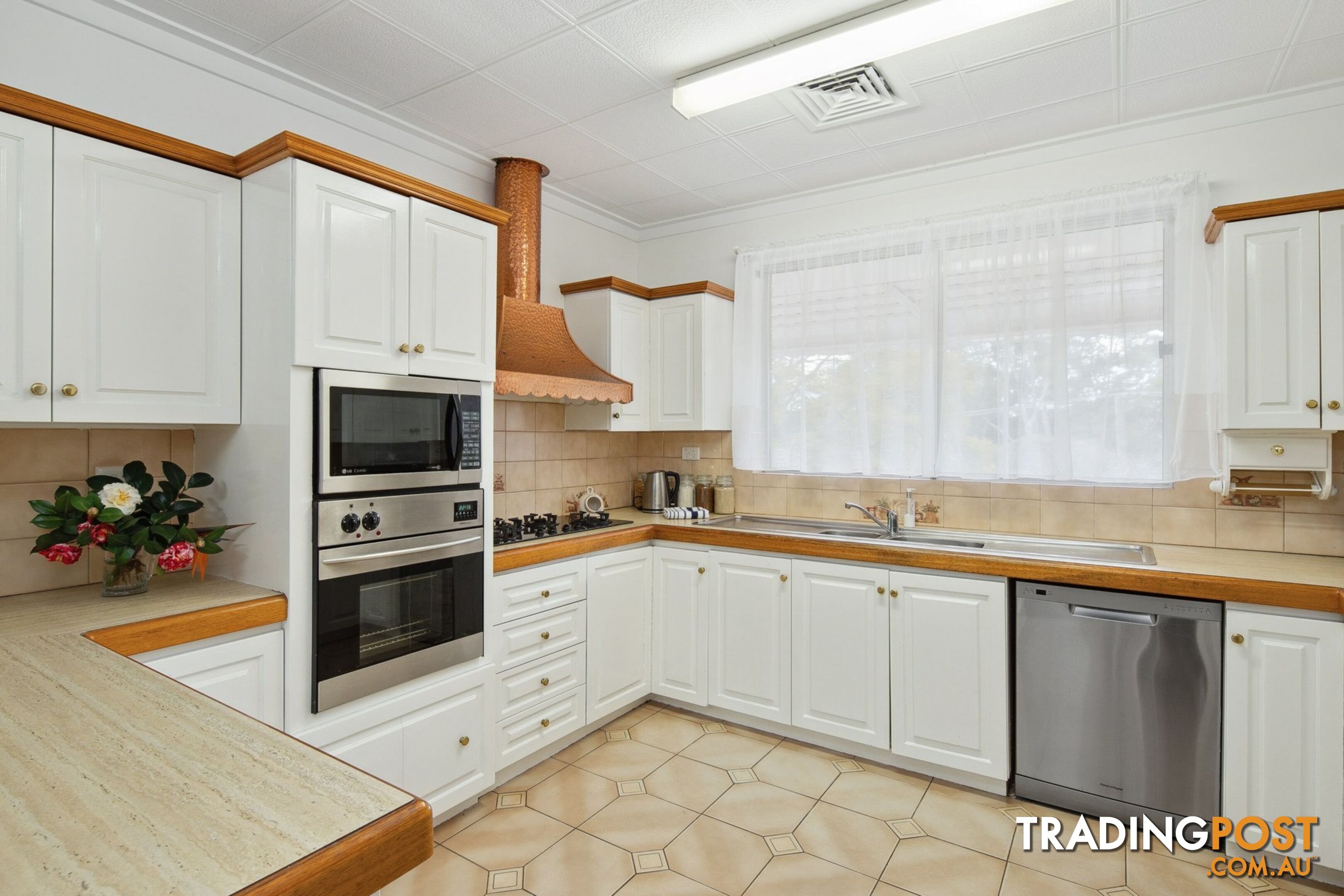 8 Avonia Road KALAMUNDA WA 6076