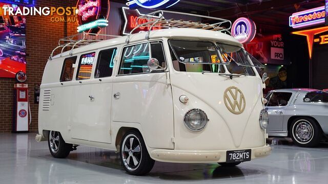 LOT 24 â 1961 VOLKSWAGEN SPLIT WINDOW KOMBI BUS