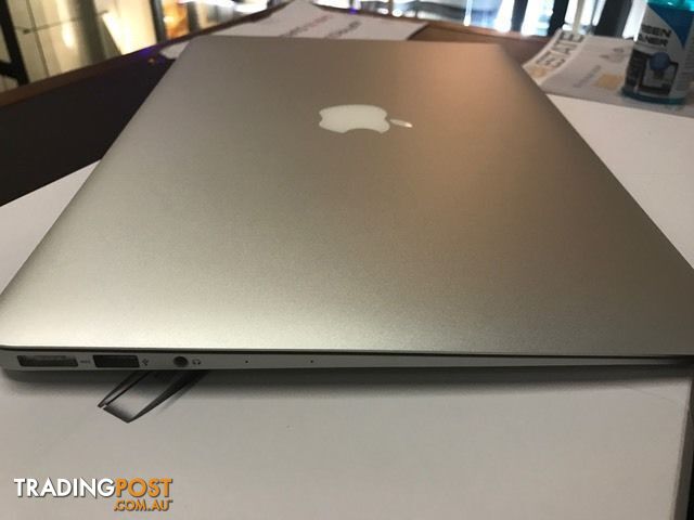 Apple MacBook Air 13" 2015 MODEL ! ****AS NEW****