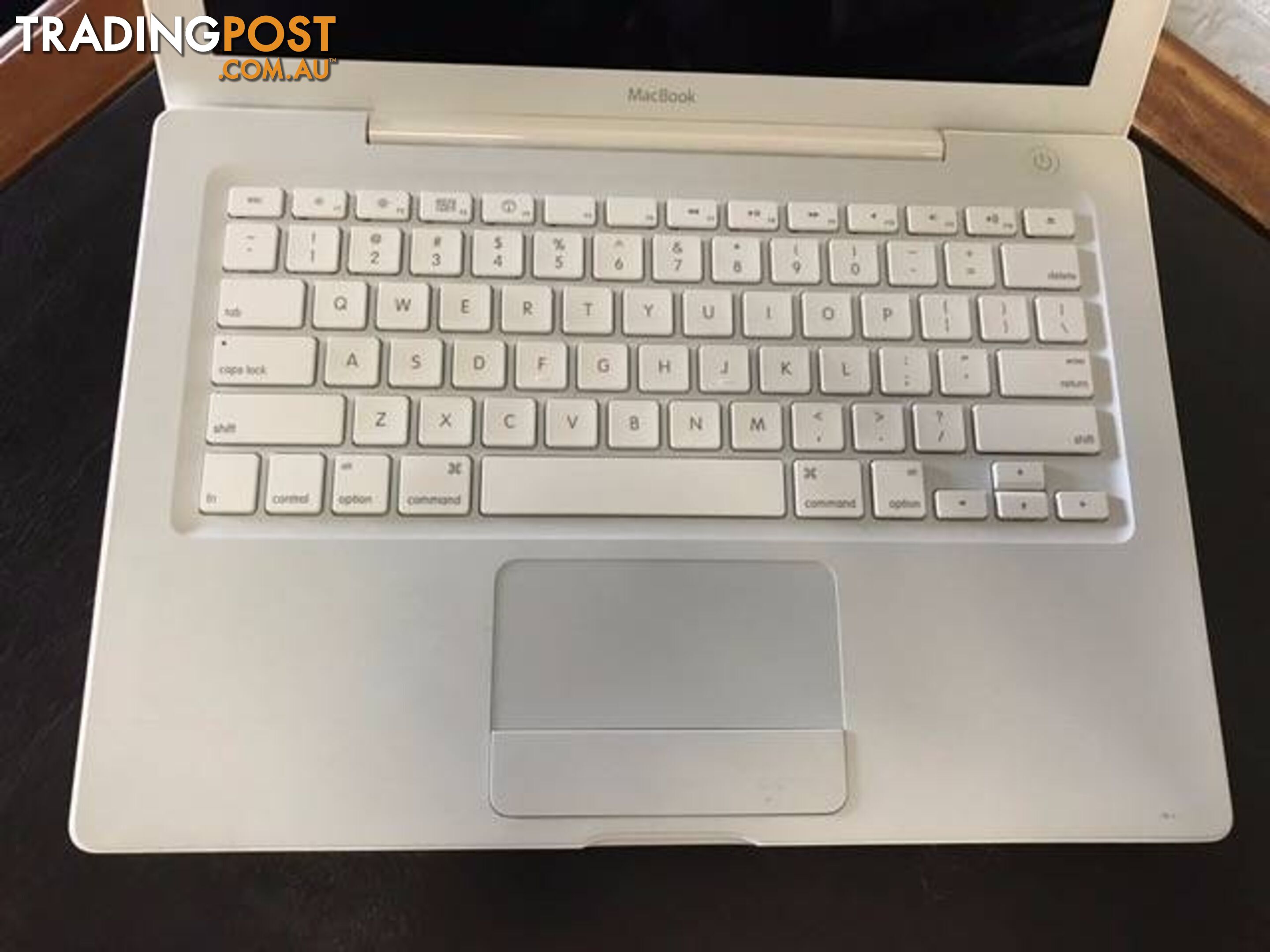 White Macbook 13" *AS NEW WITH CHARGER*