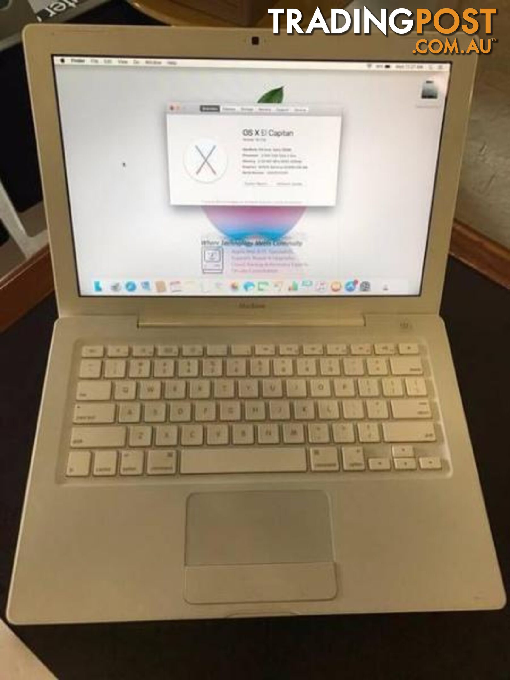 White Macbook 13" *AS NEW WITH CHARGER*