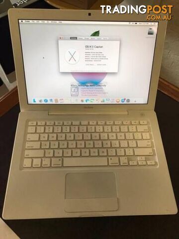 White Macbook 13" *AS NEW WITH CHARGER*