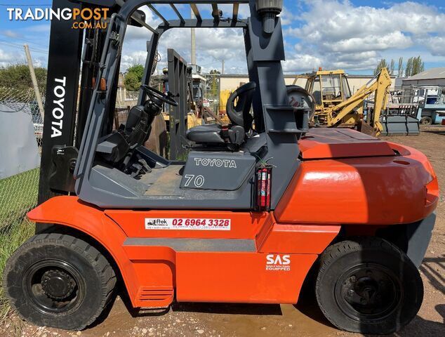 Used Toyota 7.0TON Forklift For Sale - photo 3 of 8