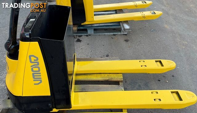 Used Crown Electric Pallet Jack For Sale - photo 5 of 7