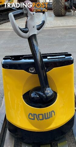 Used Crown Electric Pallet Jack For Sale - photo 2 of 7