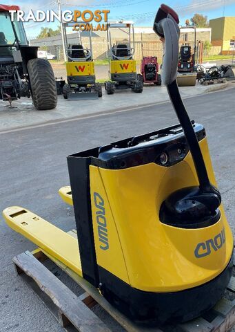 Used Crown Electric Pallet Jack For Sale - photo 4 of 7