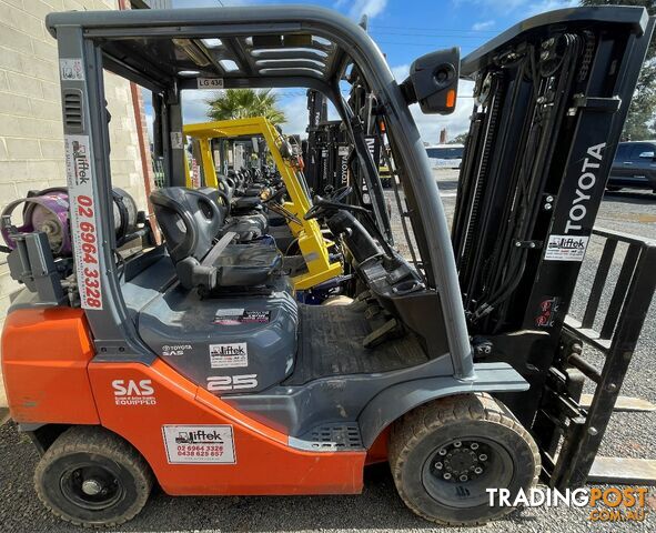 Used Toyota 2.5TON Deluxe Forklift For Sale