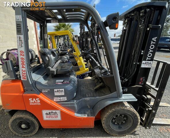 Used Toyota 2.5TON Deluxe Forklift For Sale