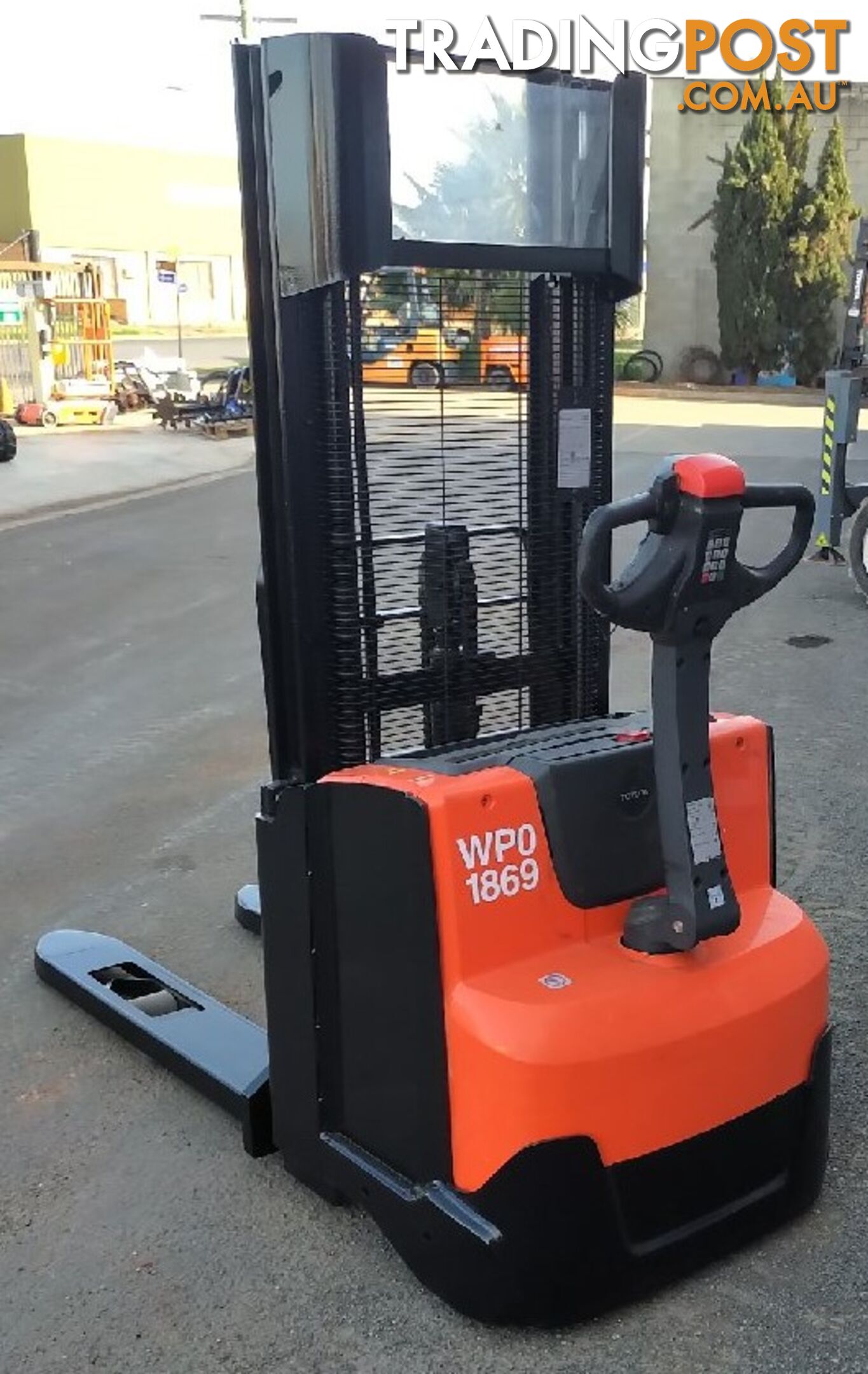 Used Toyota 1.2TON Electric Walkie Stacker