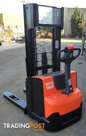 Used Toyota 1.2TON Electric Walkie Stacker - photo 2 of 7