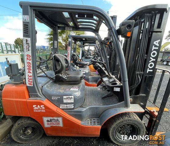 Used Toyota Series 8 Forklift Deluxe For Sale