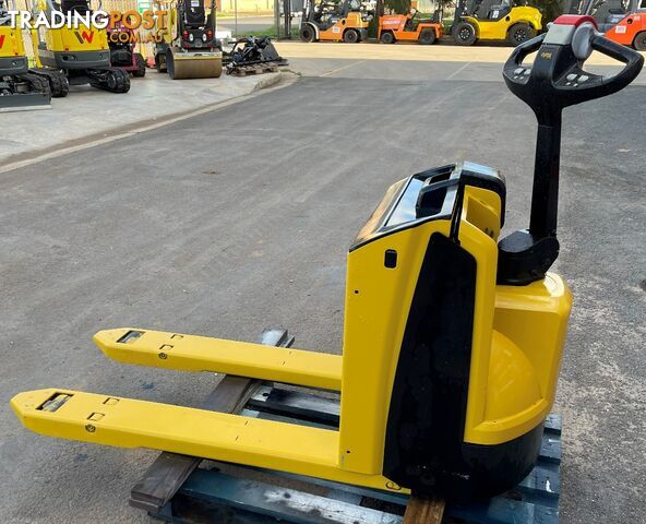 Used Yale Electric Pallet Jack For Sale - photo 5 of 9