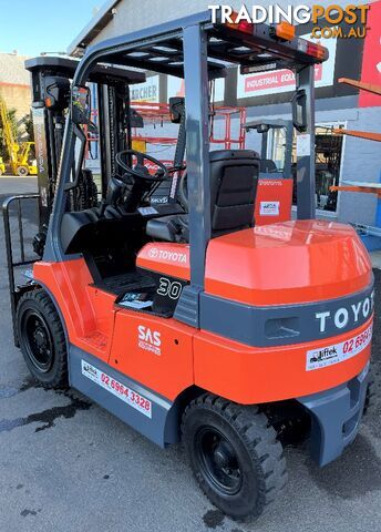 Used Toyota 3.0TON Electric Forklift For Sale