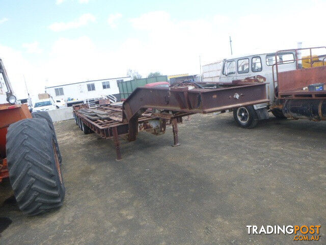 Custom Semi Low Loader/Platform Trailer