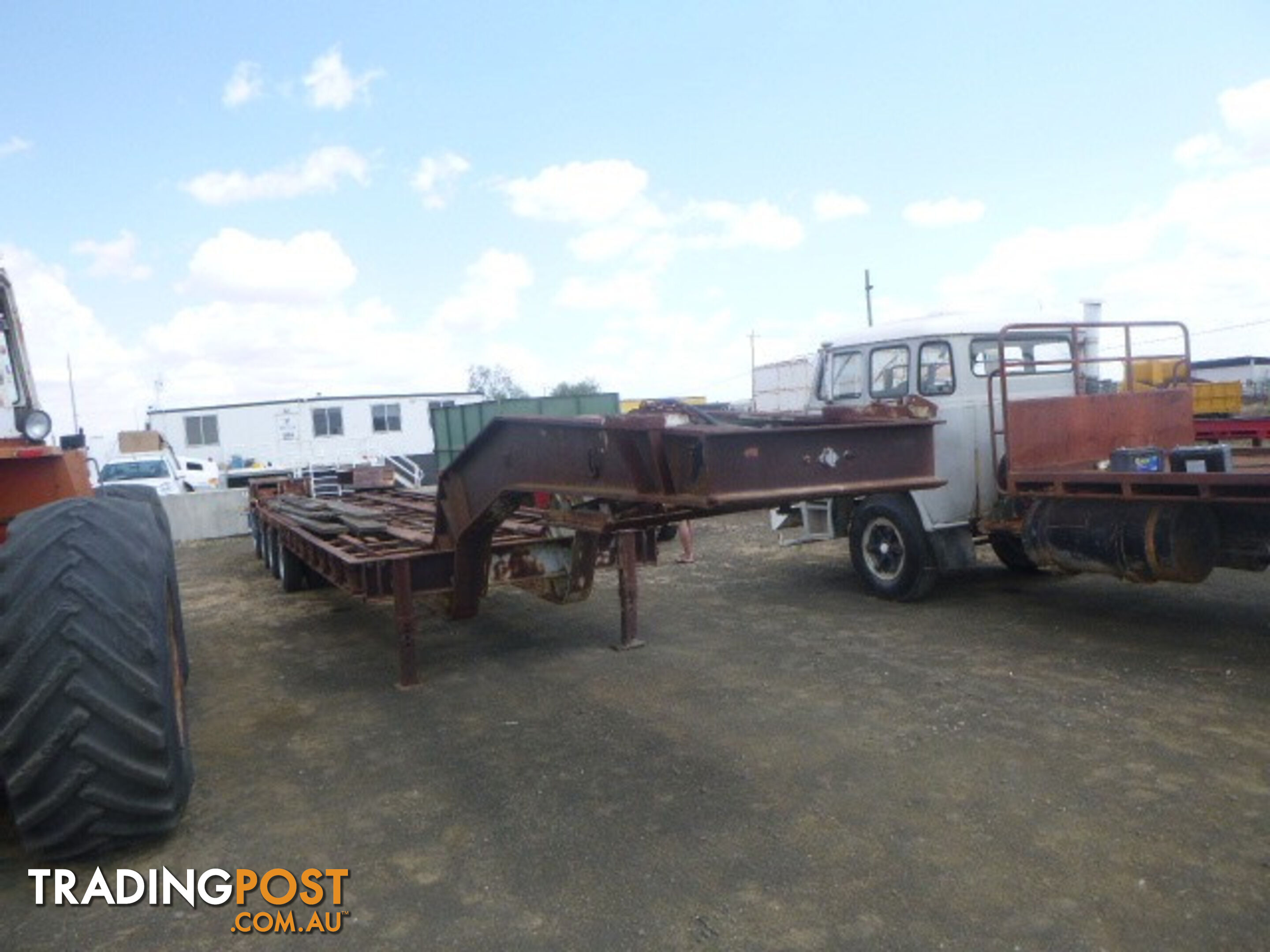 Custom Semi Low Loader/Platform Trailer