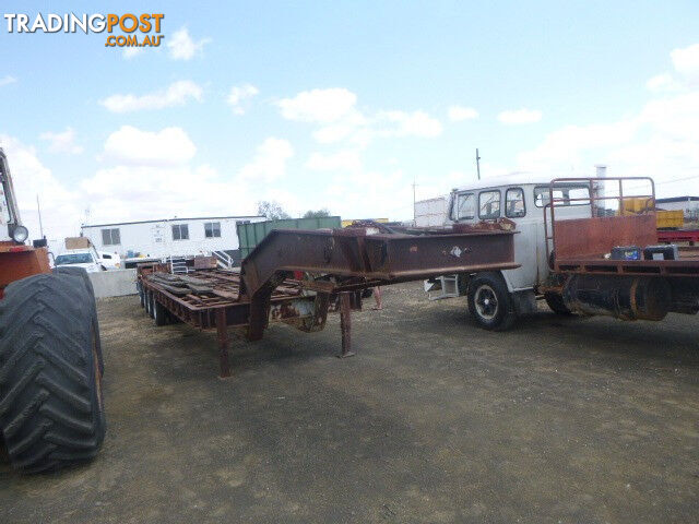 Custom Semi Low Loader/Platform Trailer