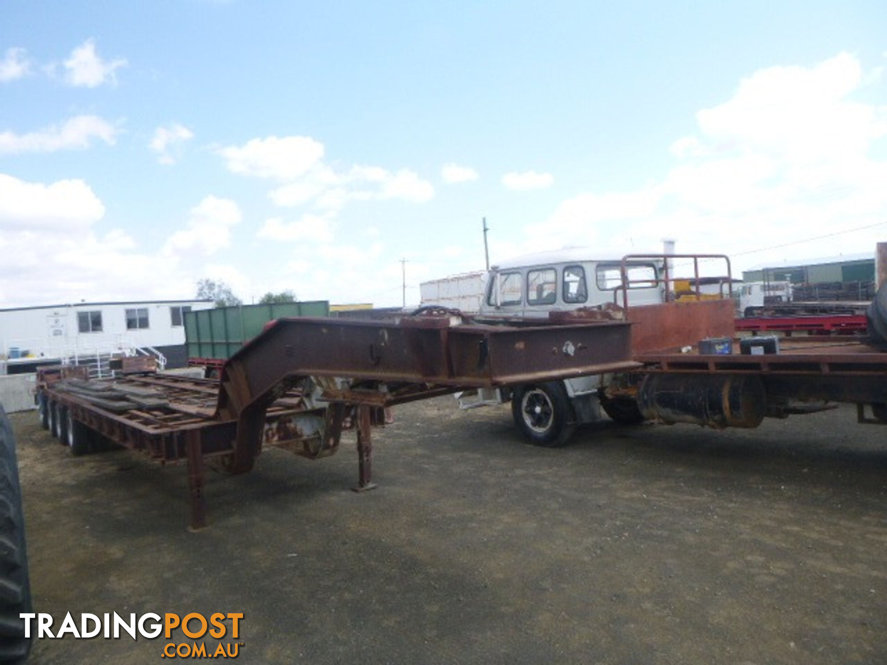 Custom Semi Low Loader/Platform Trailer