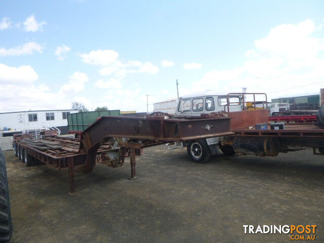 Custom Semi Low Loader/Platform Trailer