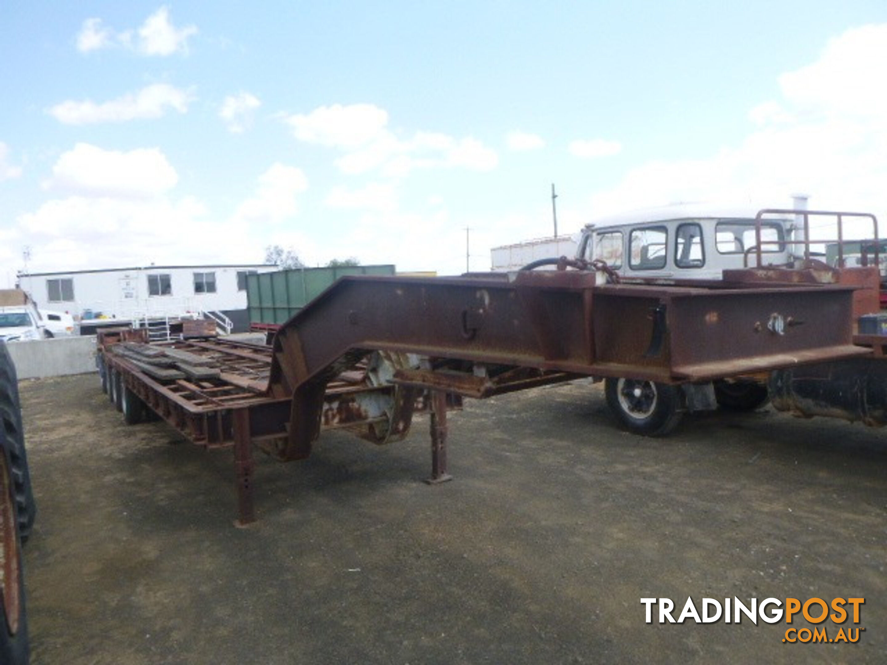 Custom Semi Low Loader/Platform Trailer