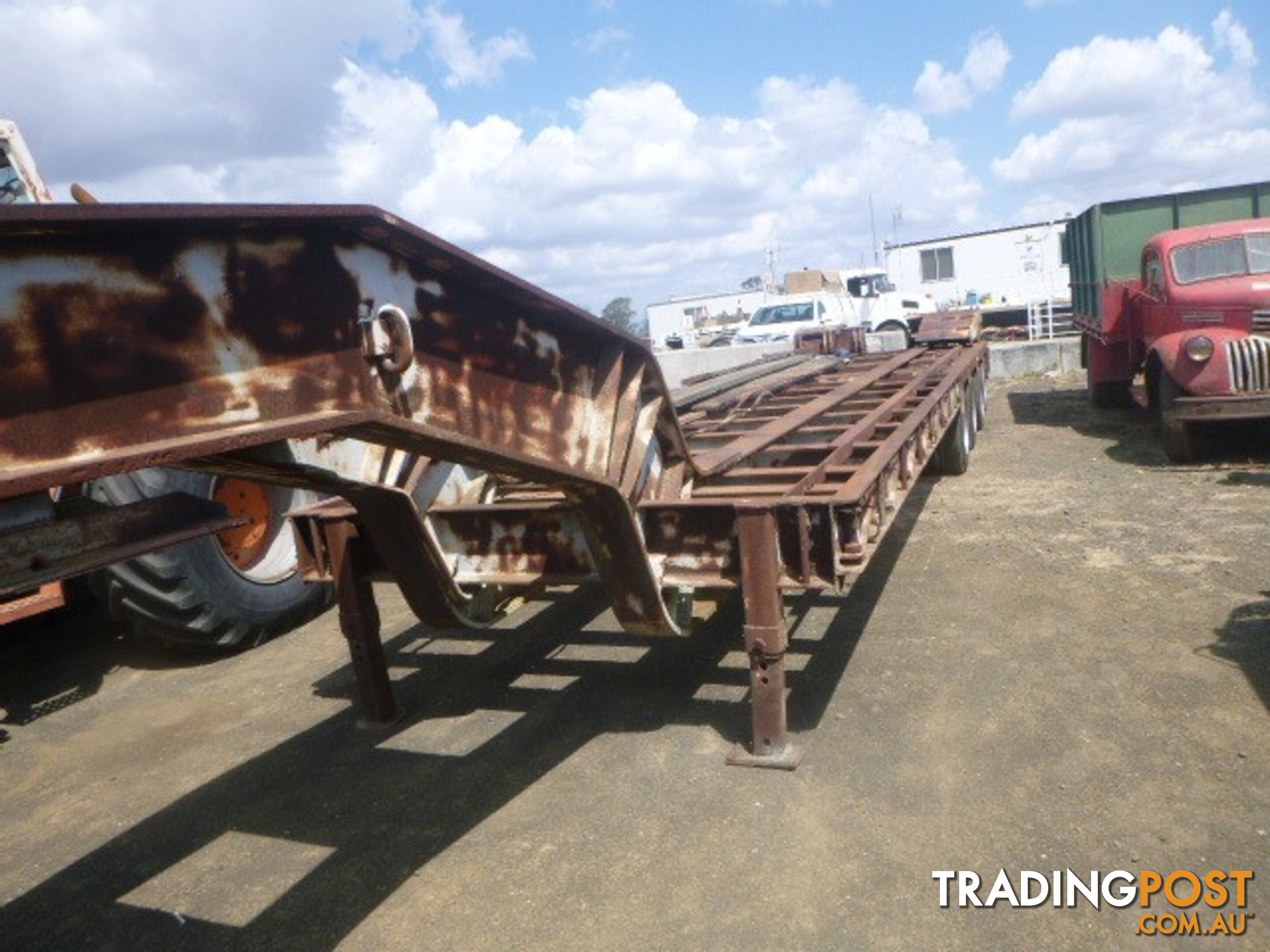 Custom Semi Low Loader/Platform Trailer