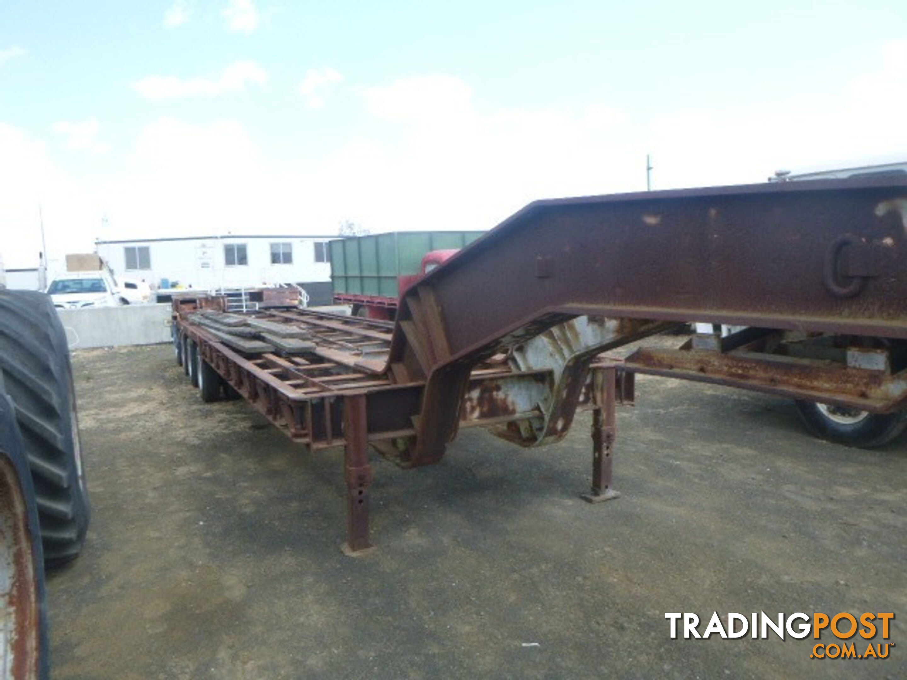 Custom Semi Low Loader/Platform Trailer