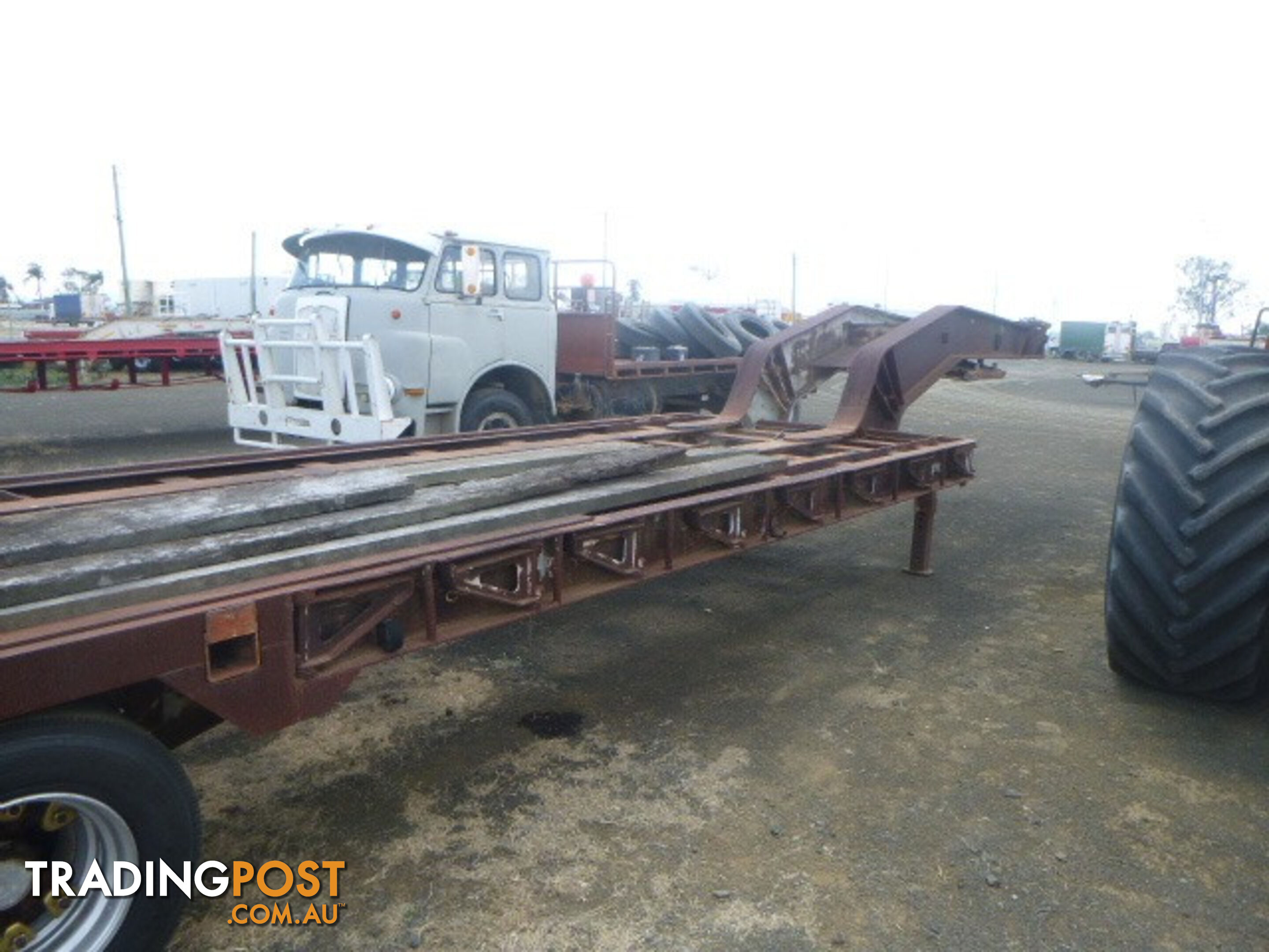 Custom Semi Low Loader/Platform Trailer