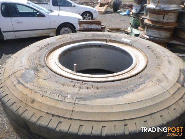 Unknown Tyres and Rims Tyre/Rim Combined Tyre/Rim - photo 2 of 8