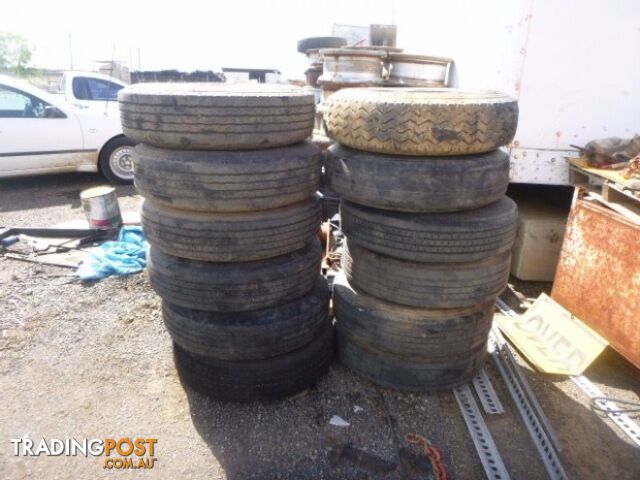 Unknown Tyres and Rims Tyre/Rim Combined Tyre/Rim - photo 4 of 8
