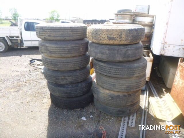Unknown Tyres and Rims Tyre/Rim Combined Tyre/Rim - photo 5 of 8