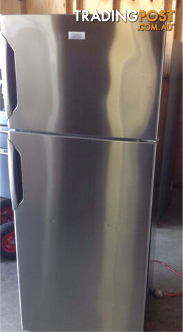 Electrolux kelvinator 393 litre fridge