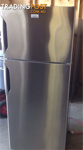 Electrolux kelvinator 393 litre fridge