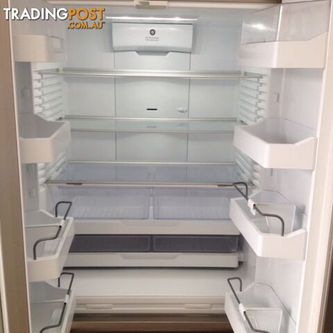 Fisher paykel 610 litre French door fridge - photo 3 of 4