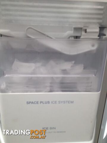 Lg side by side fridge 639 litre - photo 5 of 5